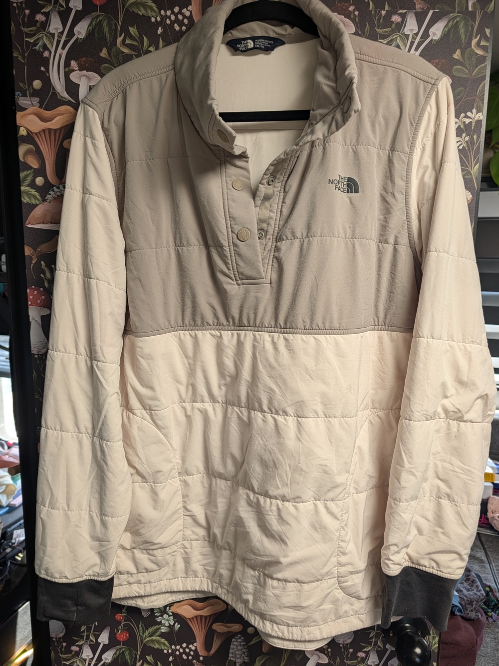 The North Face Women's Super Soft Beige And Cream Colorblock Pullover Jacket